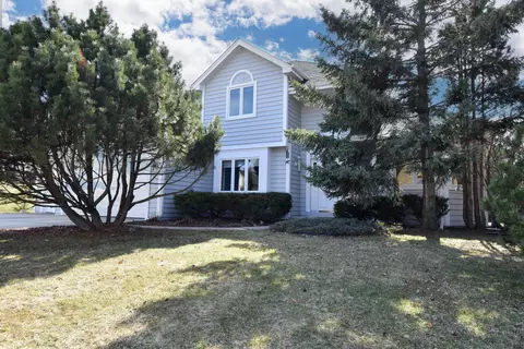 1104 Riverway, Pewaukee, WI 53072
