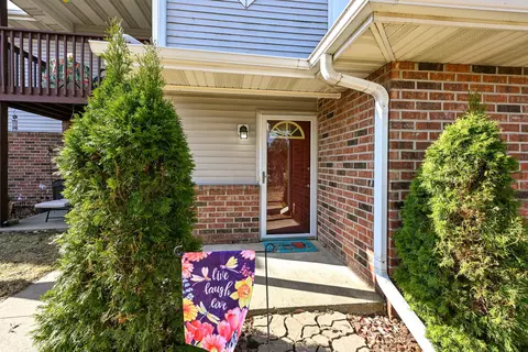 200 W Aspen #8, Oak Creek, WI 53154
