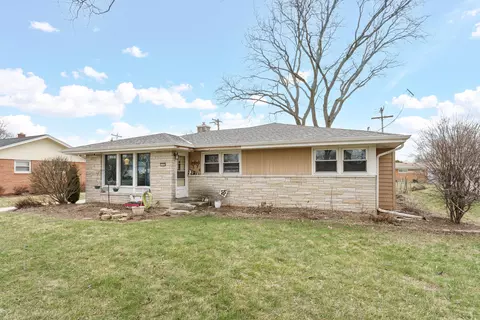 11217 W Mallory, Hales Corners, WI 53130
