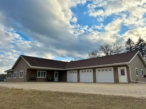 1347 Rawhide, Farmington, WI 53090