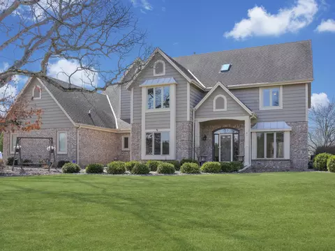 9223 W Wyndham Hls, Franklin, WI 53132