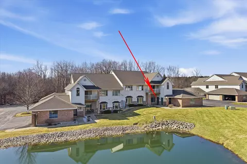 853 Cheyenne #F, Grafton, WI 53024