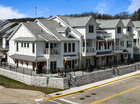 278 High #9, Fontana, WI 53125