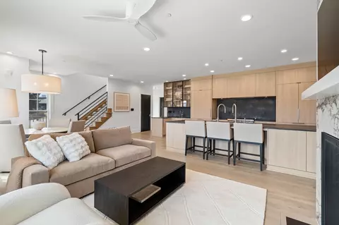 278 High #9, Fontana, WI 53125