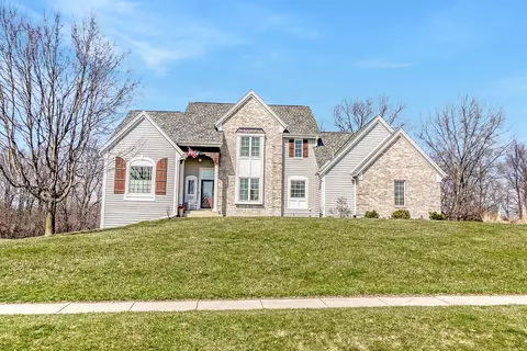 317 River Blf, Oconomowoc, WI 53066