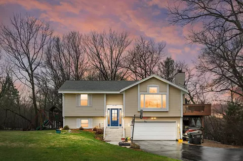 w299s10917 Valley Rdg, Mukwonago, WI 53149