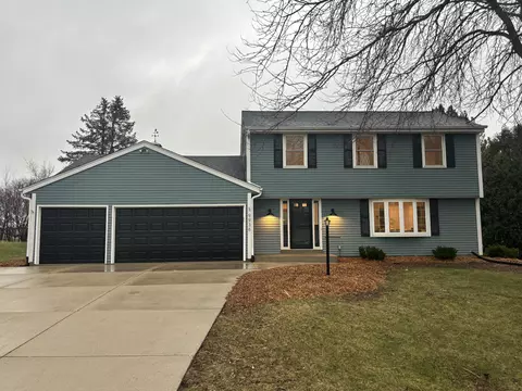 9936 N Concord, Mequon, WI 53097
