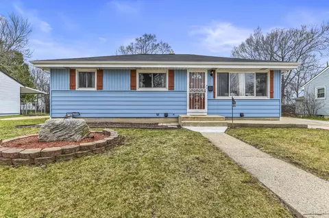 8126 W W Gln, Milwaukee, WI 53218