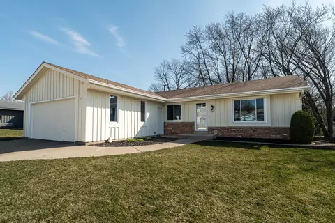 1507 Cherrywood, Waukesha, WI 53188