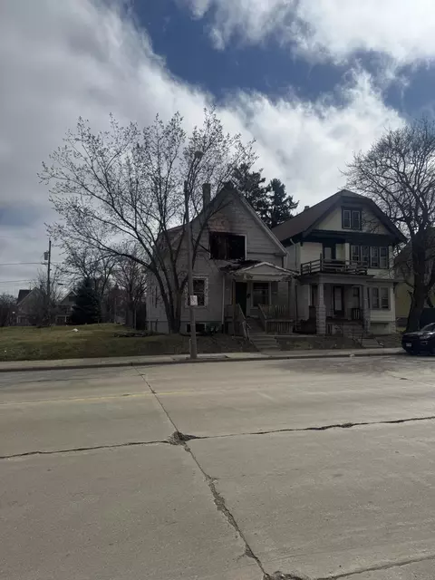 2162 N 35th, Milwaukee, WI 53208