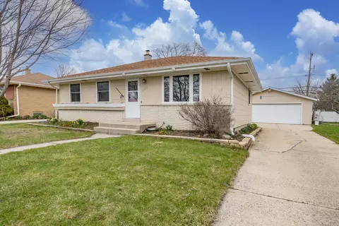 2242 W Carrington, Oak Creek, WI 53154