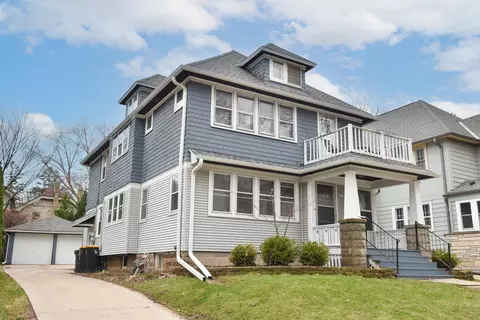 6633 W Lloyd #35, Wauwatosa, WI 53213