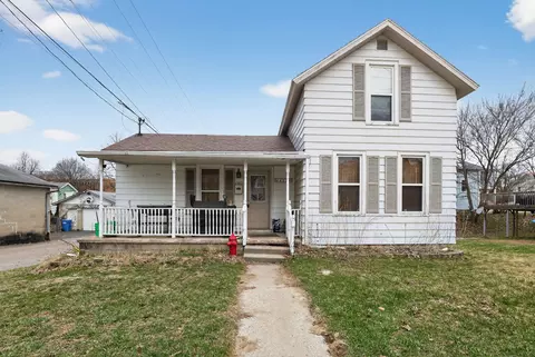 413 East, Baraboo, WI 53913