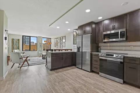 929 N Astor #305, Milwaukee, WI 53202