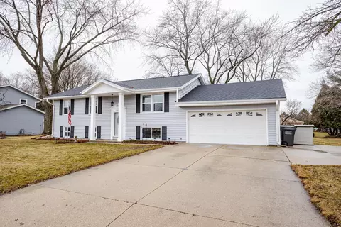 1442 N Lapham, Oconomowoc, WI 53066