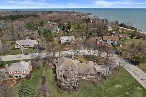 130 Lamplighter, Wind Point, WI 53402