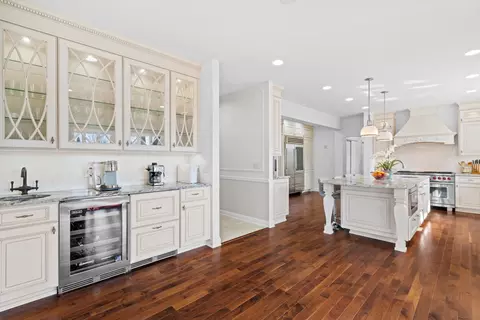 Kitchen - 130 Lamplighter, Wind Point, WI 53402 photo 7 of 8