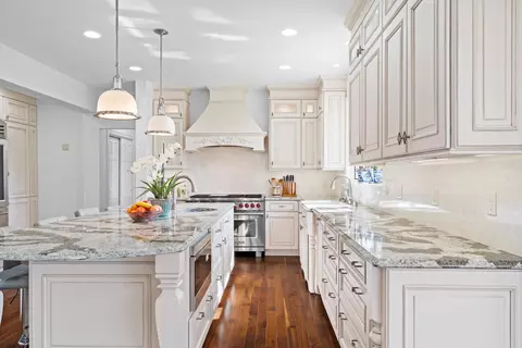 Kitchen - 130 Lamplighter, Wind Point, WI 53402 photo 1 of 8