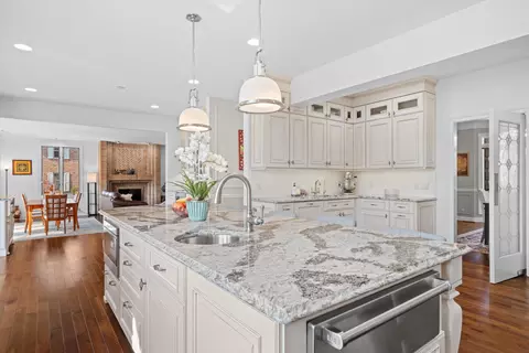 Kitchen - 130 Lamplighter, Wind Point, WI 53402 photo 4 of 8