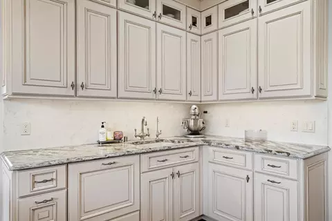 Kitchen - 130 Lamplighter, Wind Point, WI 53402 photo 5 of 8