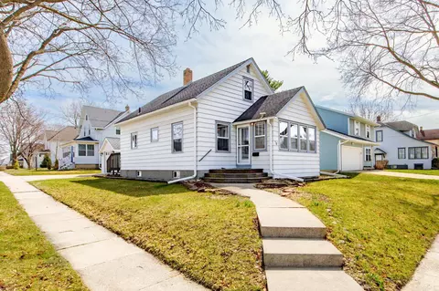 98 Jackson, Fort Atkinson, WI 53538
