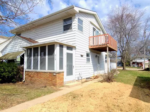 818 S 116th, West Allis, WI 53214