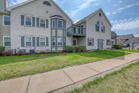 n25w24069 River Park #10, Pewaukee, WI 53072