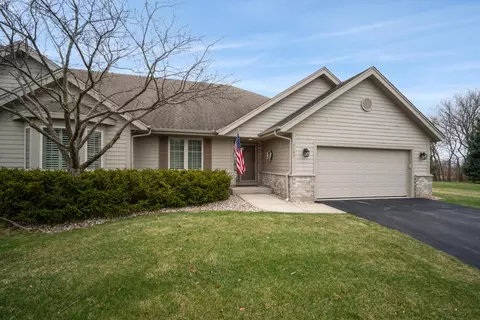 7103 W Mequon Trl, Mequon, WI 53092