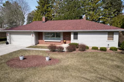 1616 Ahrens, Manitowoc, WI 54220