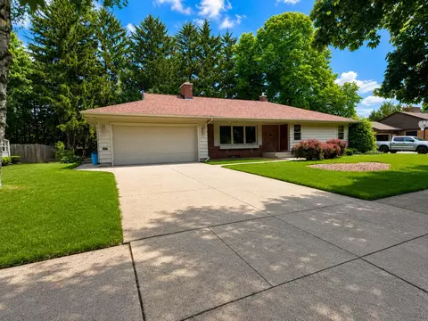 1616 Ahrens, Manitowoc, WI 54220