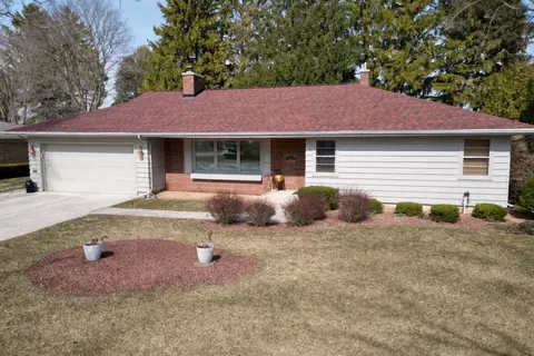 1616 Ahrens, Manitowoc, WI 54220