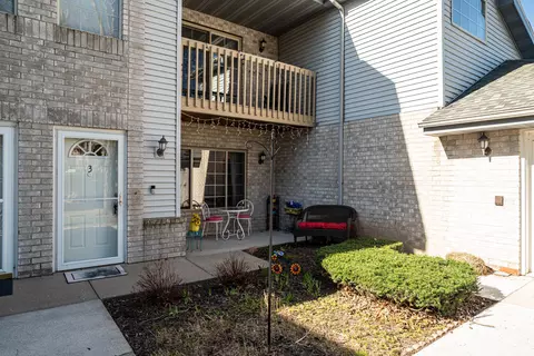 9390 W Loomis # 3, Franklin, WI 53132
