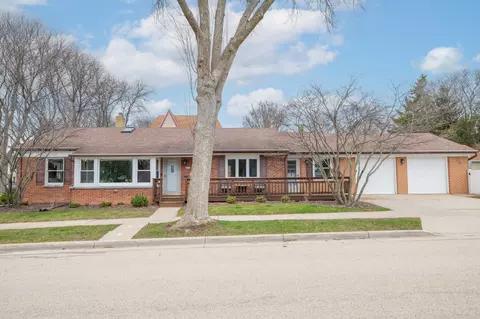 8330 W Meinecke, Wauwatosa, WI 53213
