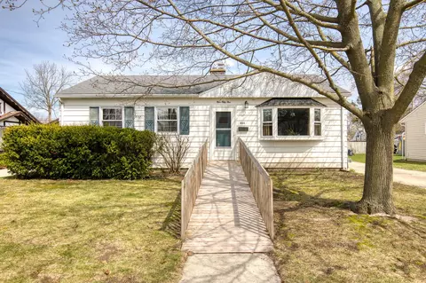 955 Lincoln, West Bend, WI 53095