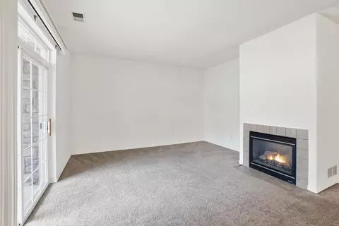 n16w26521 Meadowgrass #G, Pewaukee, WI 53072
