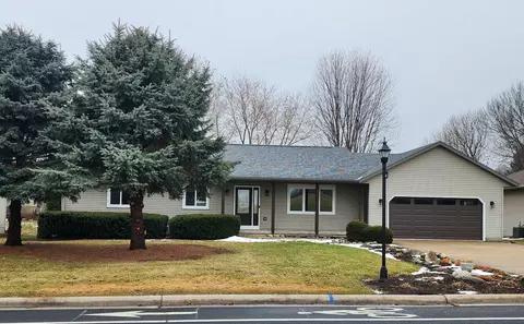 624 Carriage Hl, Watertown, WI 53098