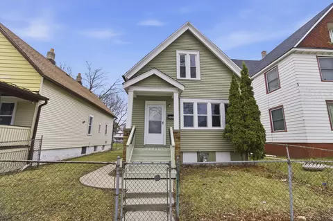 2453 N 15th, Milwaukee, WI 53206