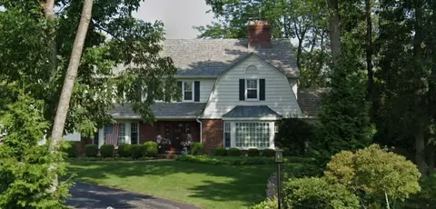 10410 N Haddonstone, Mequon, WI 53092