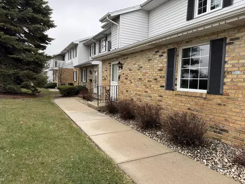 8630 30th #101, Kenosha, WI 53142