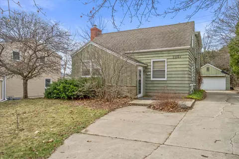 2207 N 119th, Wauwatosa, WI 53226
