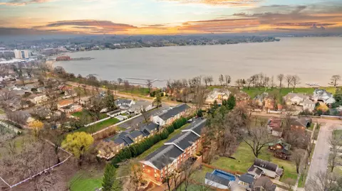 1305 W Main #202, Lake Geneva, WI 53147