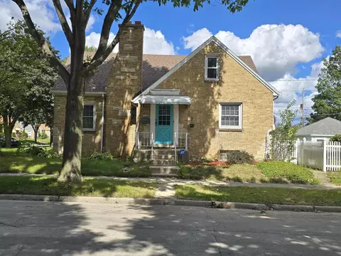 5828 W Hayes, West Allis, WI 53219