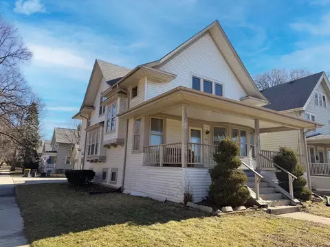 527 N Hartwell, Waukesha, WI 53186