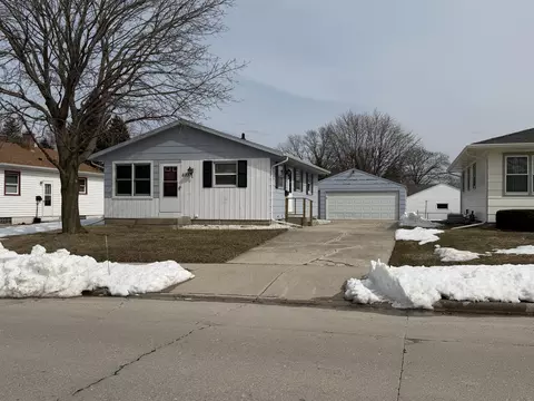 1133 S 36th, Manitowoc, WI 54220