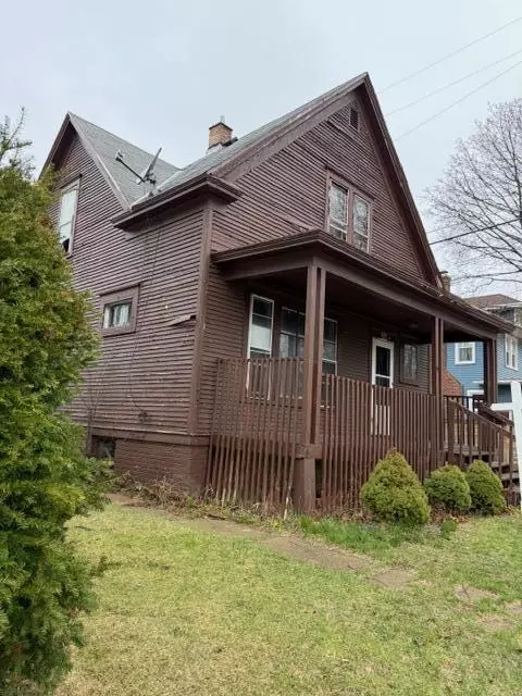 1374 Deane, Racine, WI 53405