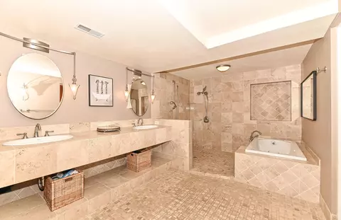 1904 N Farwell #N, Milwaukee, WI 53202