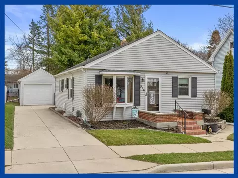 516 Third, Hartford, WI 53027