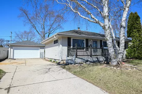 727 10th, Grafton, WI 53024