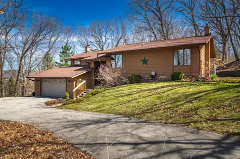 5752 Fox Chase, Hokah, MN 55941