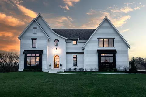 4066 Hawthorn Farm, Delafield, WI 53018